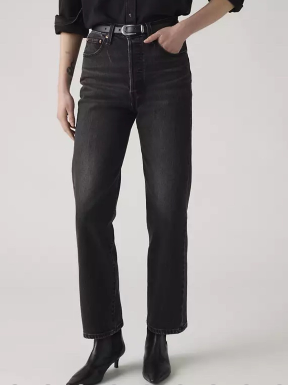 Levi’s ribcage high waisted straight ankle jeans in black for women size 26